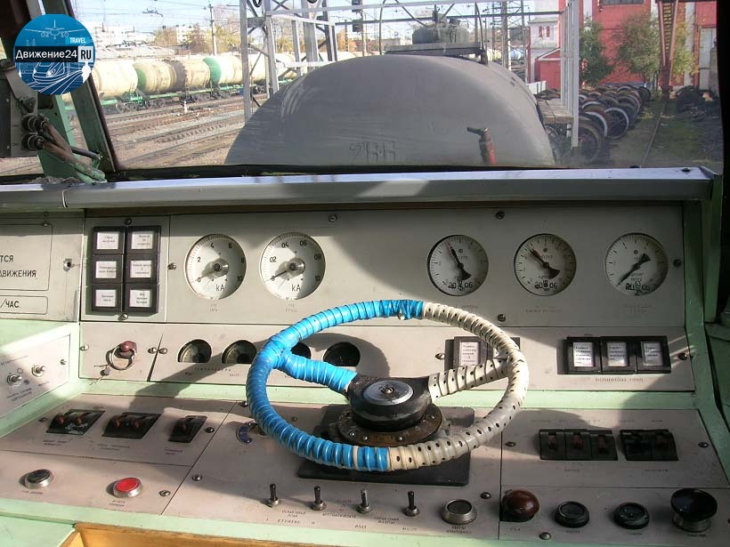 кабина тепловоза тэп70, руль в кабине локомтива