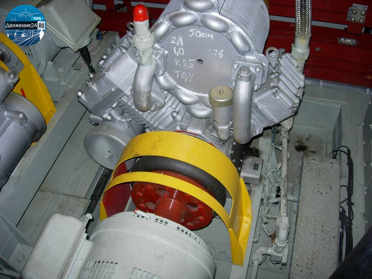 Компрессор электровоза ЭП1