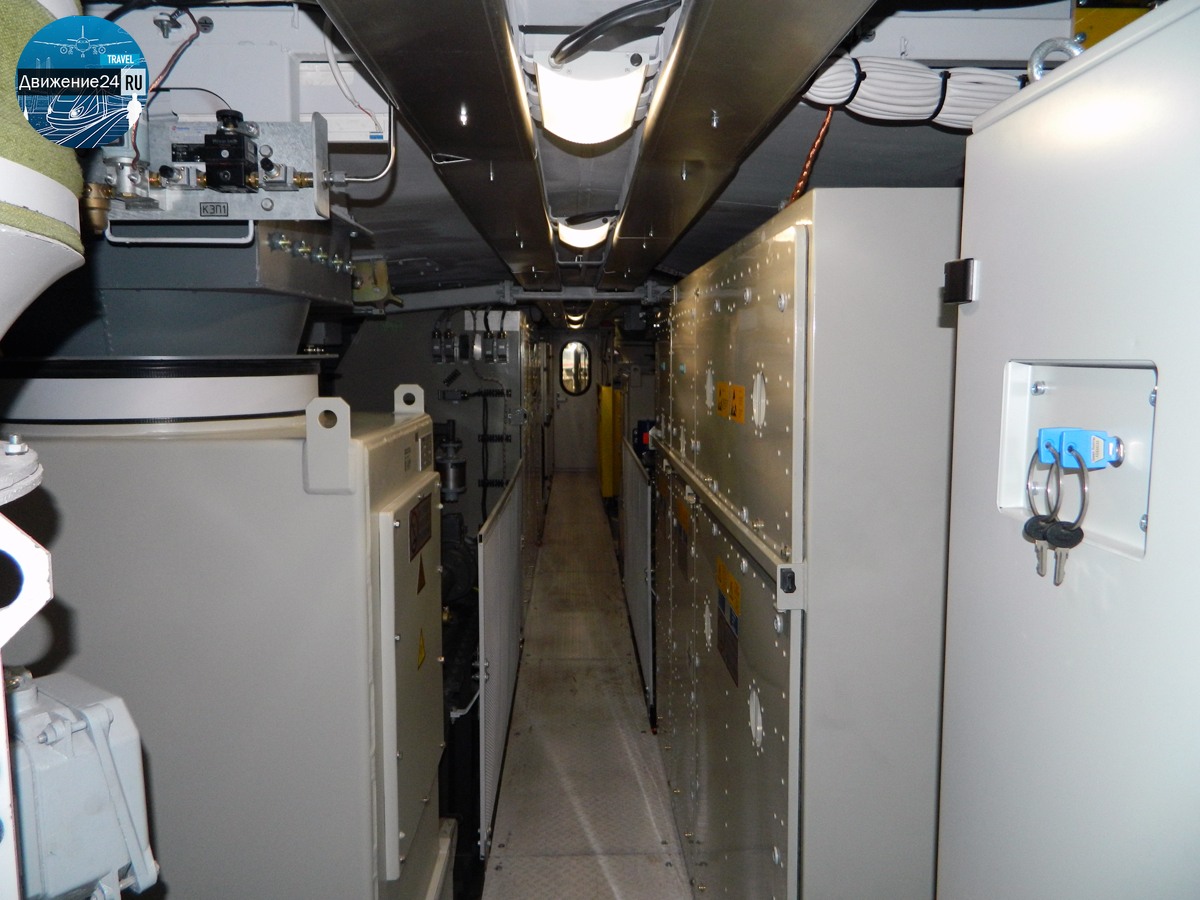 Машинное отделение электровоза 2ЭС7