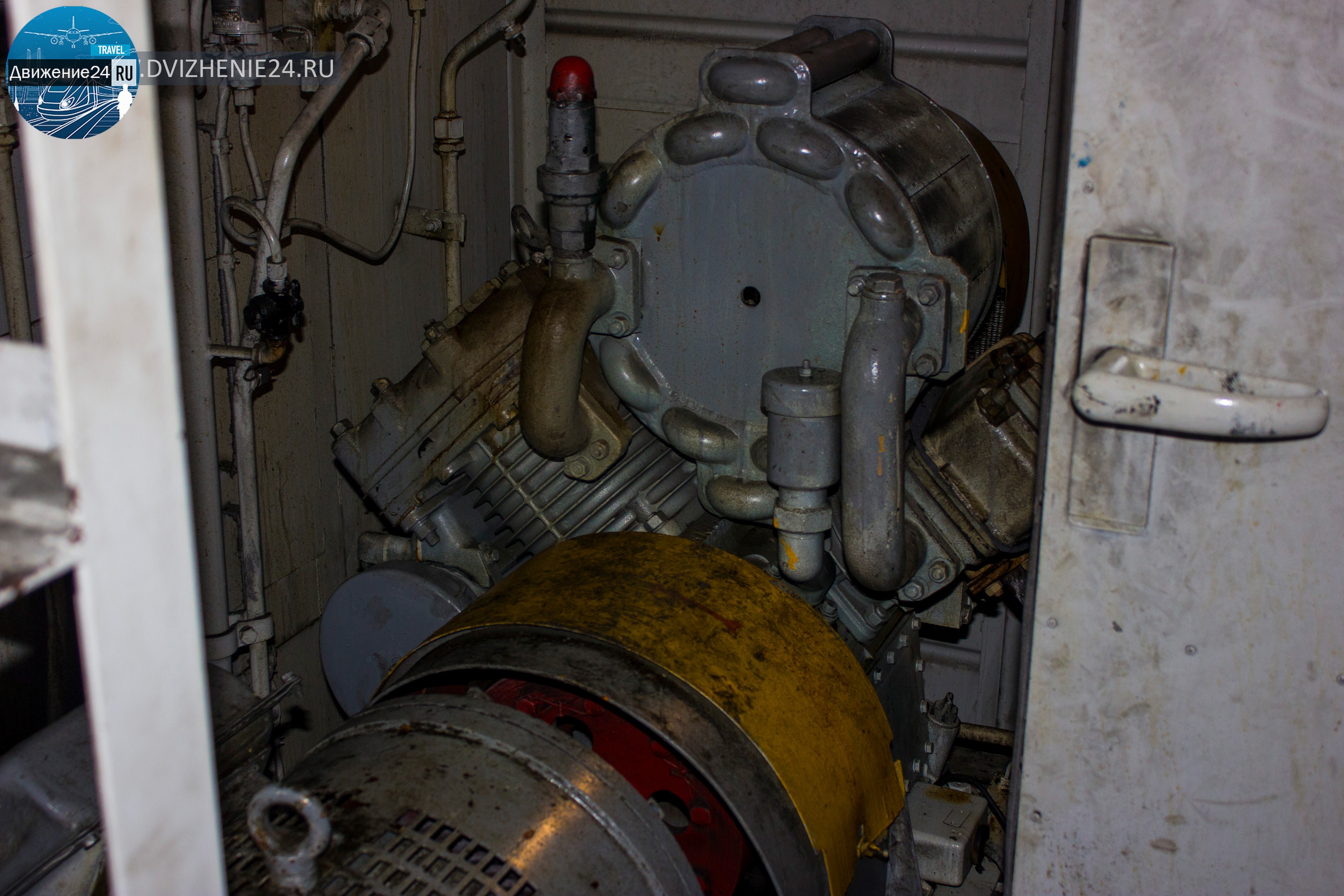 компрессор на электровозе ермак 2ЭС5К