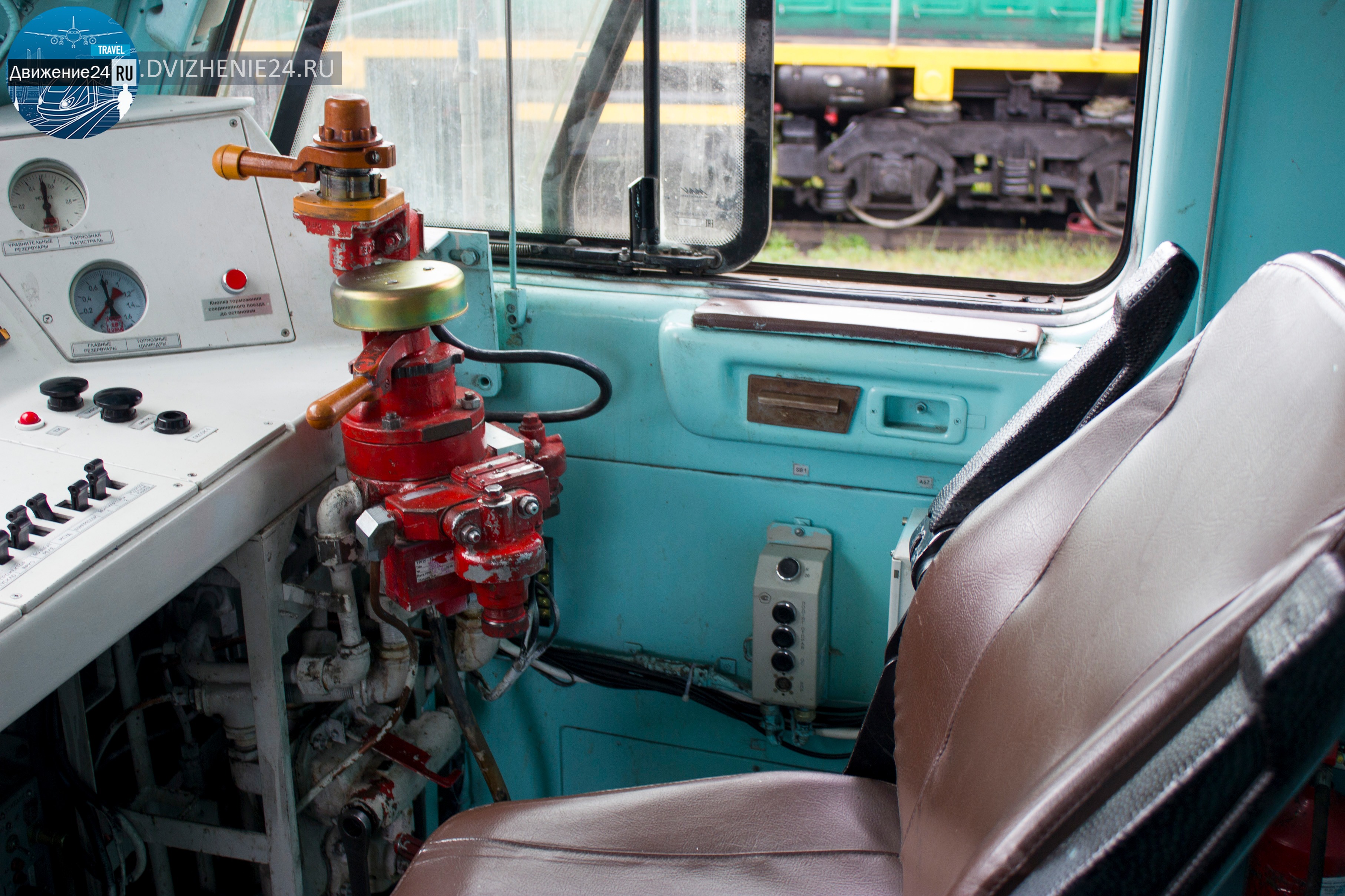 место машиниста электровоза ермак 2эс5к, э5к, краны машиниста