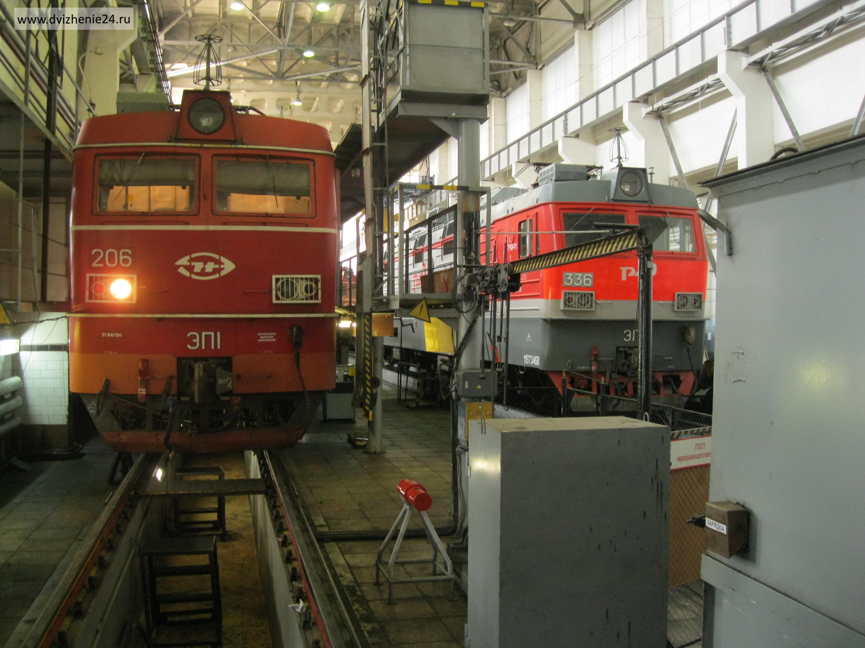 Электровоз ЭП1 в ремонте