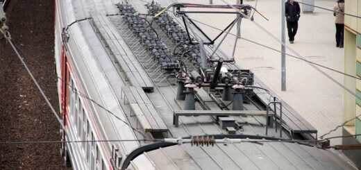 Оборудование на крыше электропоезда