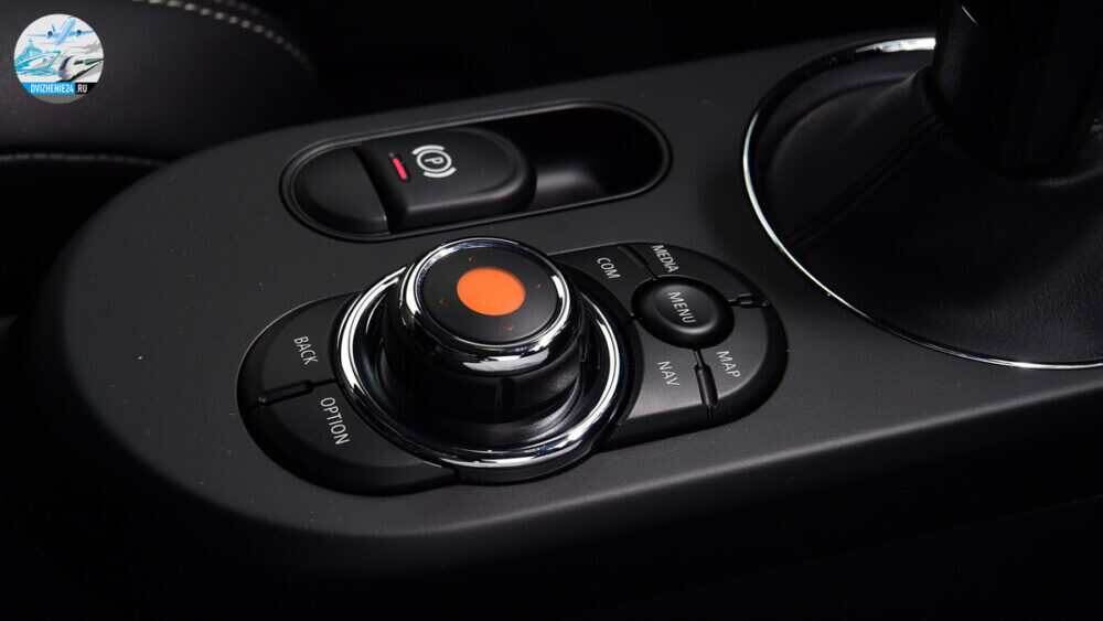 Новый MINI Electric панель между передними креслами