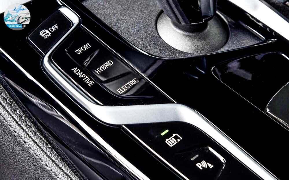 Новый BMW 545e PHEV 2020