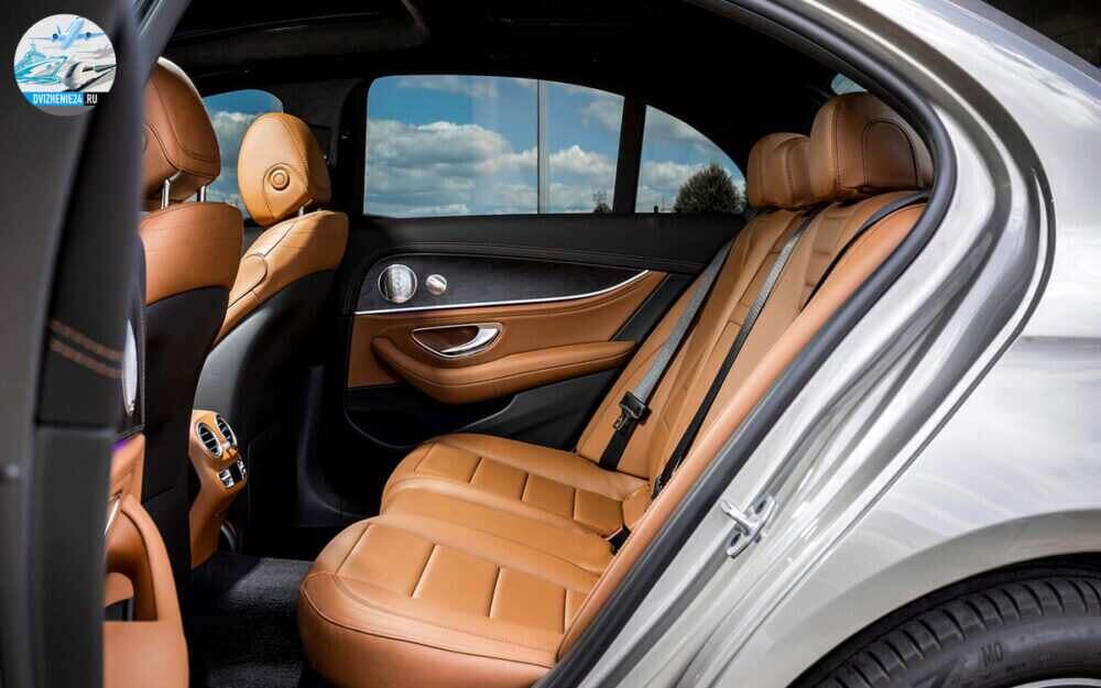 Mercedes E 300 e 2020 салон