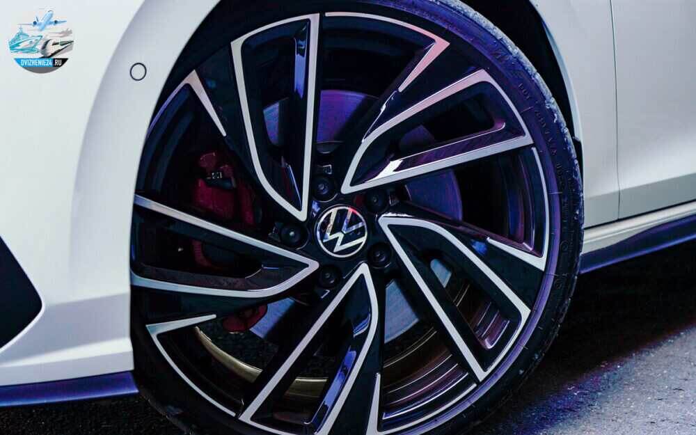 Volkswagen Golf GTI 2020 колесо