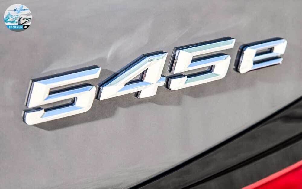 Новый BMW 545e PHEV 2020