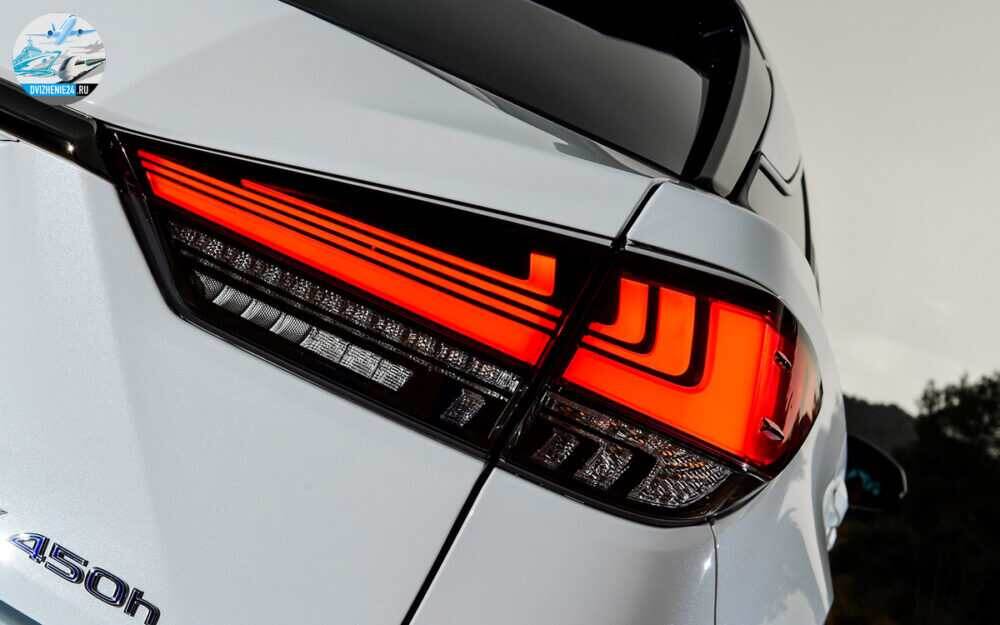 Lexus RX задняя фара