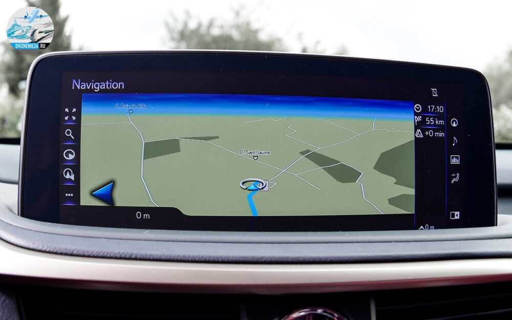 белый Lexus RX дисплей