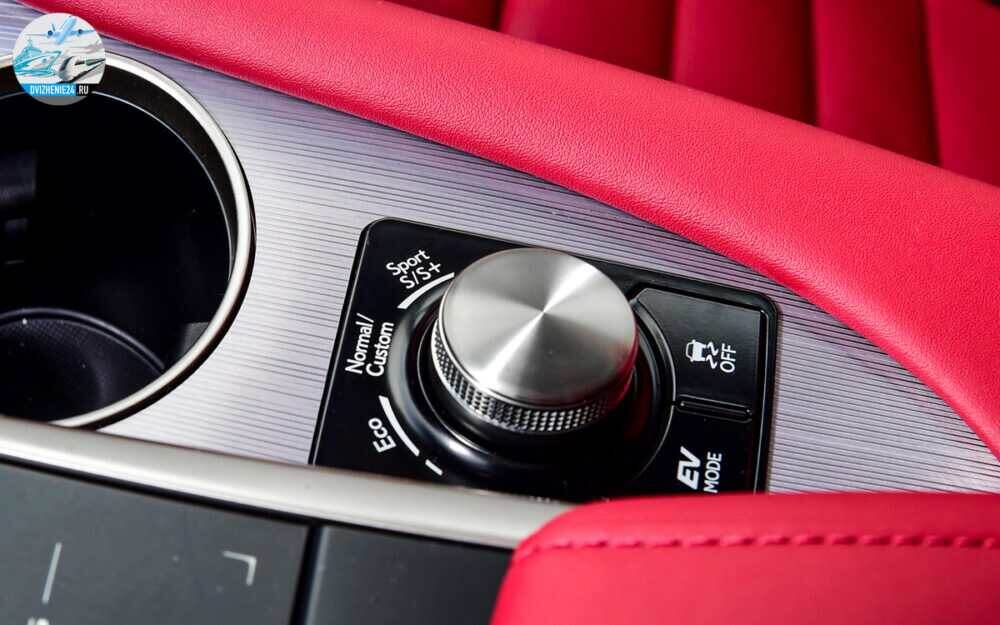 белый Lexus RX салон