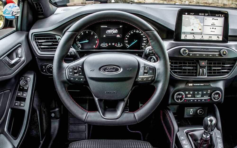 Ford Focus Estate приборная панель руль