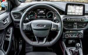 Ford Focus Estate приборная панель руль