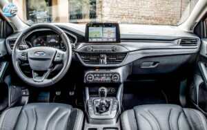 Ford Focus Estate приборная панель руль