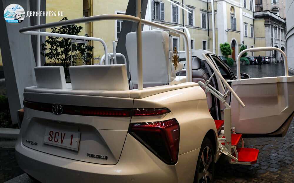 Папамобиль Toyota Mirai автомобиль пантифика Папы Римского Франциска Ватикан
