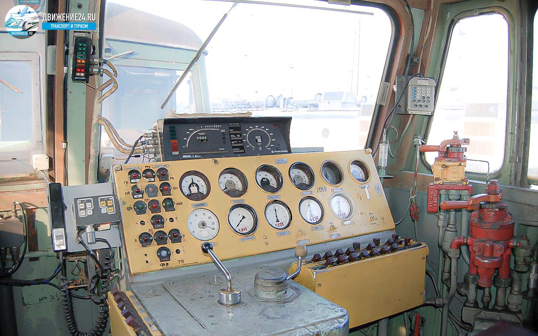 Кабина электровоза ВЛ80с