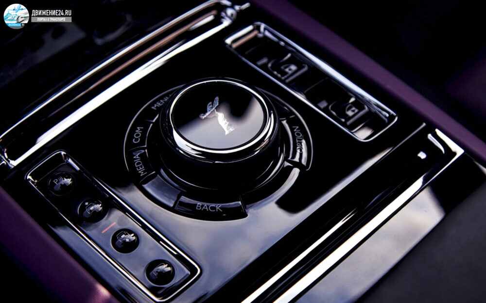 Rolls Royce Ghost - обзор роскошного авто