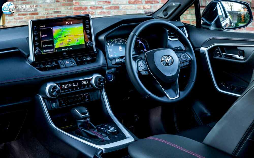 Новый подключаемый гибрид Toyota RAV4 2021 - обзор