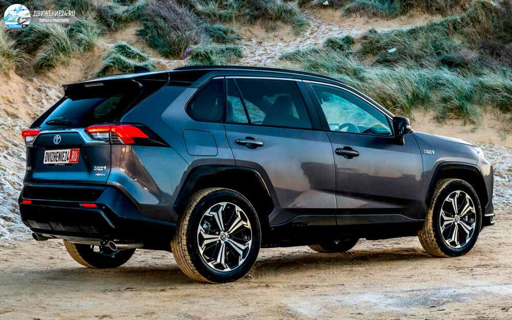 Новый подключаемый гибрид Toyota RAV4 2021 - обзор