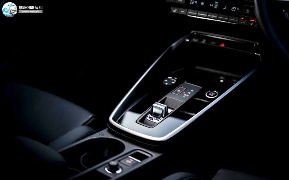 Премиальный Audi A3 40 TFSI e 2021 подключаемый гибрид