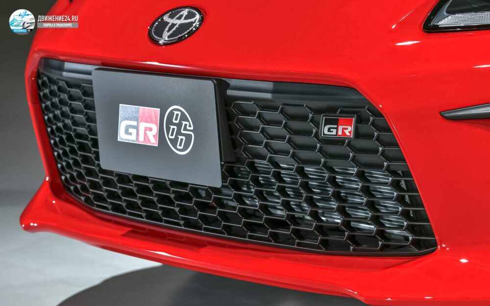 Новый спортивный автомобиль Toyota GR86 берет верх над GT86