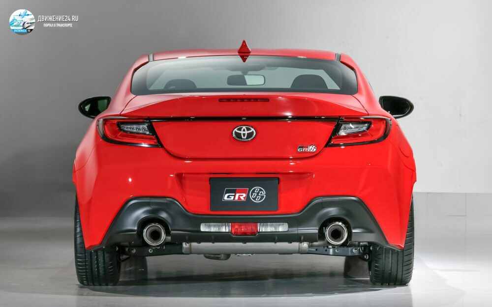 Новый спортивный автомобиль Toyota GR86 берет верх над GT86