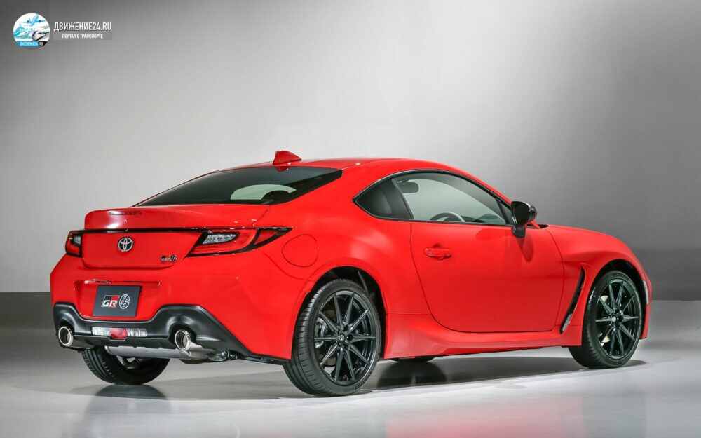 Новый спортивный автомобиль Toyota GR86 берет верх над GT86