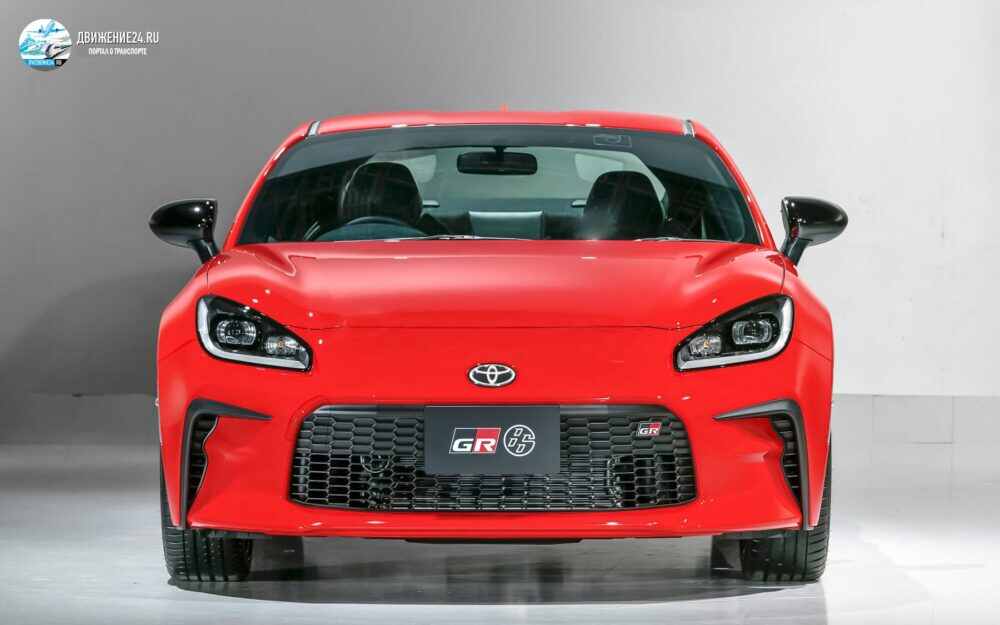 Новый спортивный автомобиль Toyota GR86 берет верх над GT86