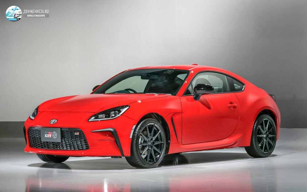 Новый спортивный автомобиль Toyota GR86 берет верх над GT86