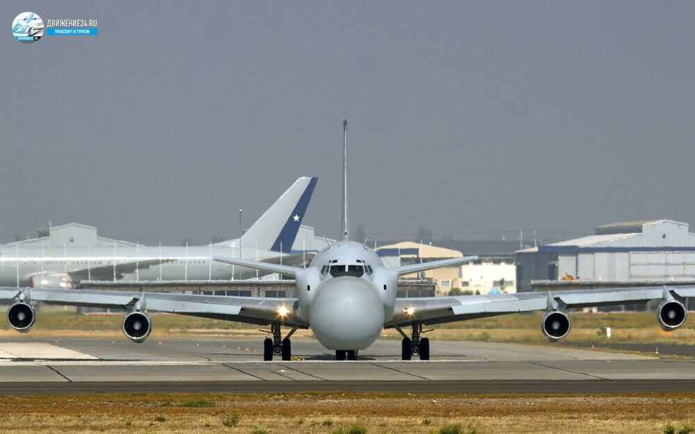 Самолет с радиолокатором