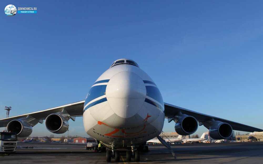 Самолет АН-124 "Руслан" - самый грузоподъемный самолет в мире
