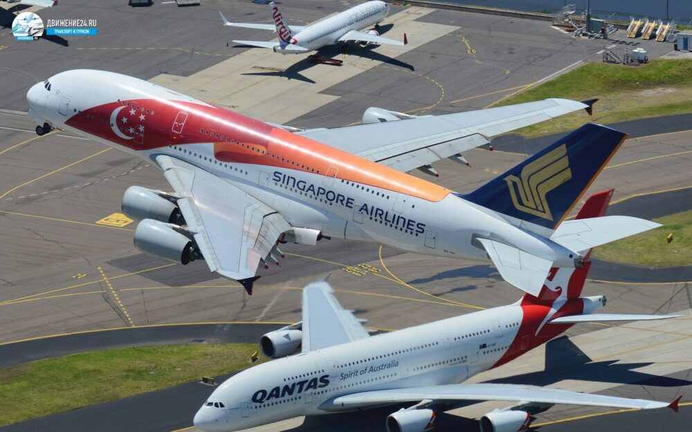 Самолет пролетает над аэропортом