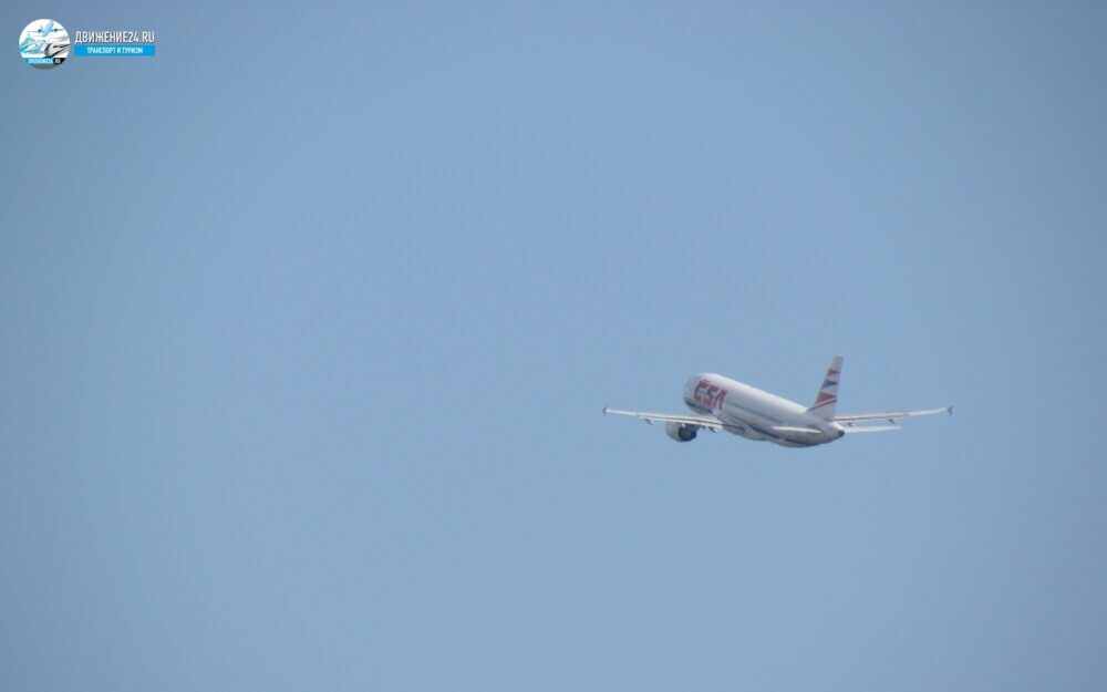 Самолет в небе