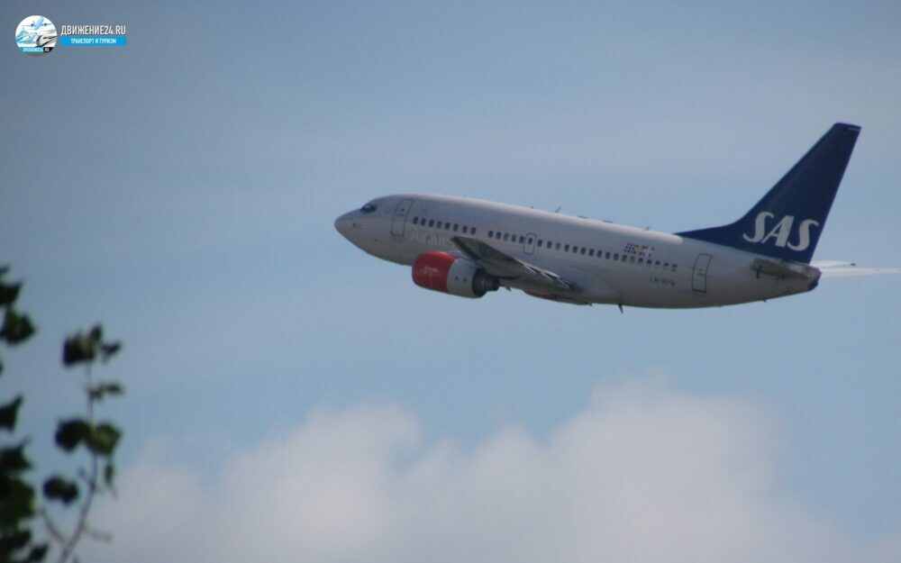 Самолет в небе