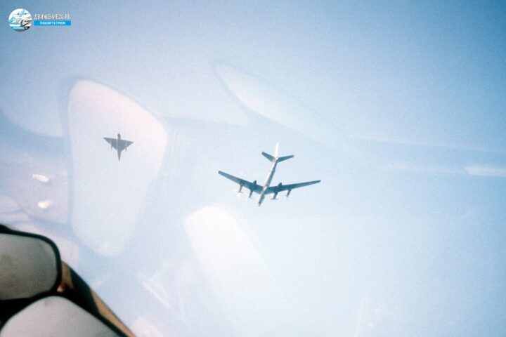 Фотографии самолетов гражданской авиации, военной авиации и летательных аппаратов федерации любителей авиаспорта