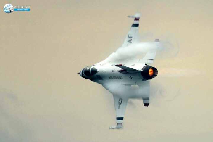 Фотографии самолетов гражданской авиации, военной авиации и летательных аппаратов федерации любителей авиаспорта