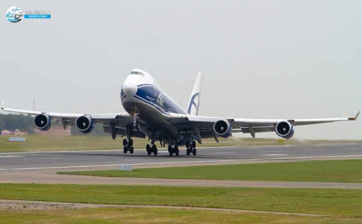 Фотографии самолетов гражданской авиации, военной авиации и летательных аппаратов федерации любителей авиаспорта