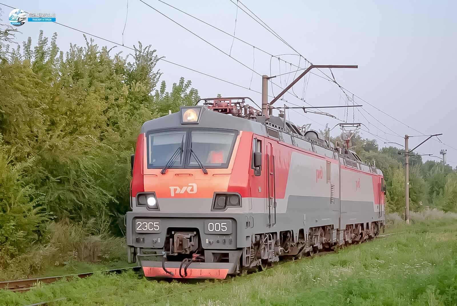 Фото электровоза 2ЭС5 "Скиф"