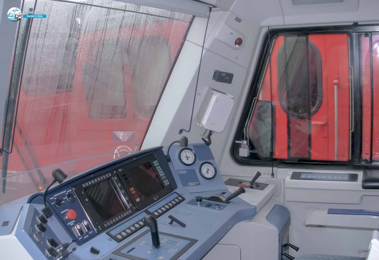 Кабина электровоза 2ЭС5 "Скиф"