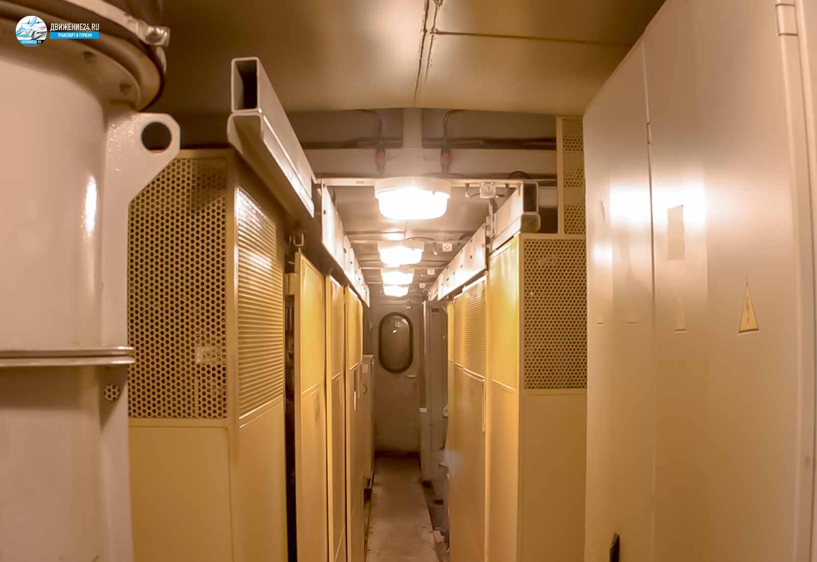 Машинное отделение электровоза 2ЭС6