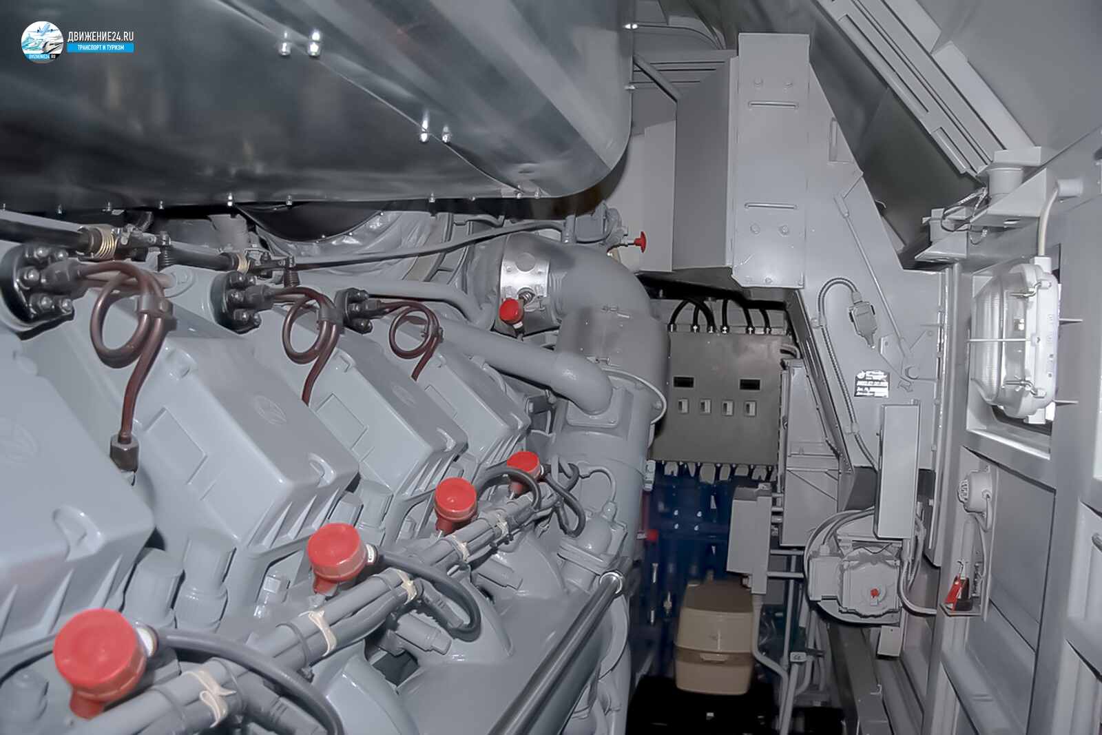 Машинное отделение тепловоза 2ТЭ25А