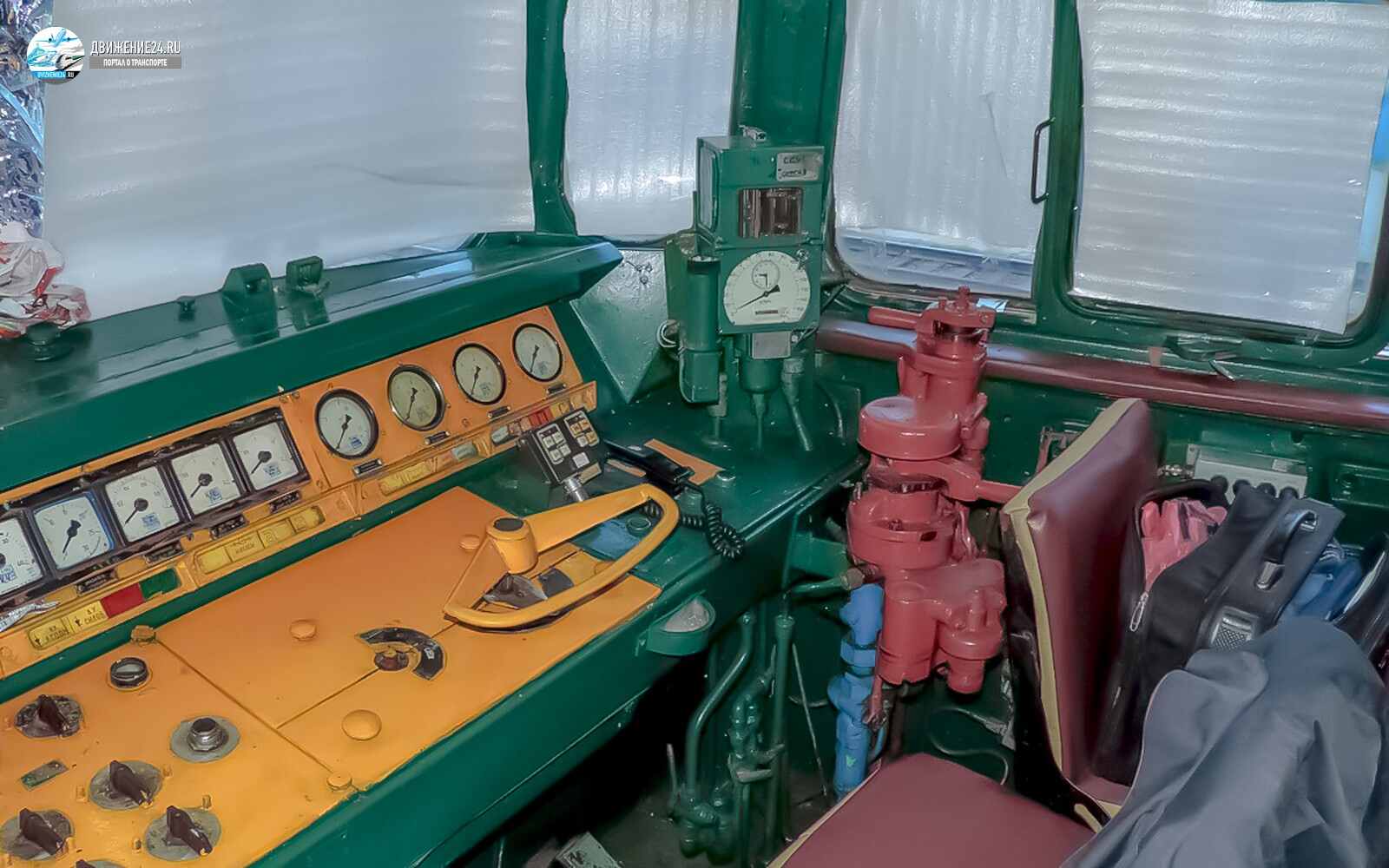 Кабина электровоза ЧС4