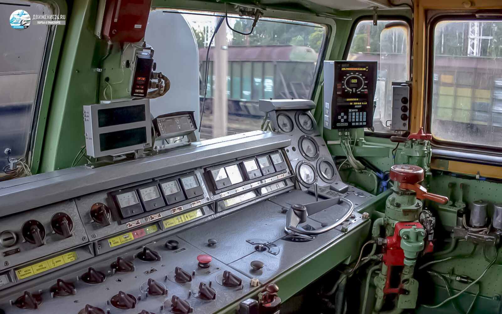 Кабина электровоза ЧС4т