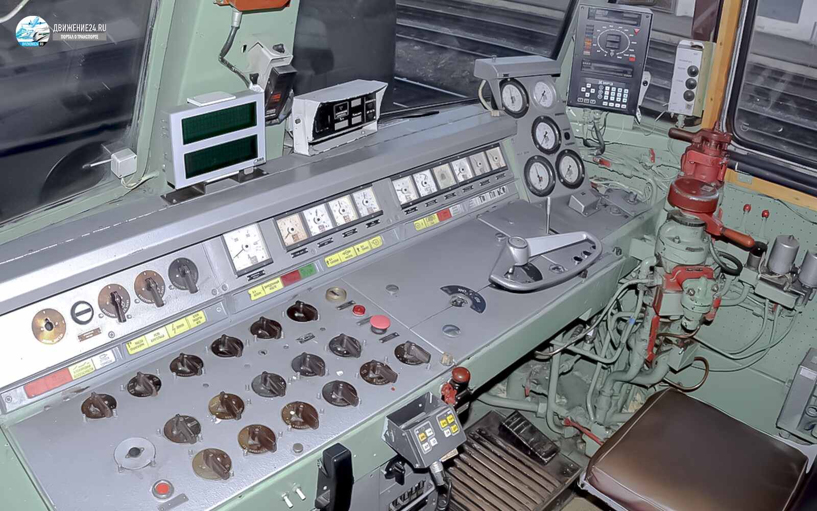 Кабина электровоза ЧС4т