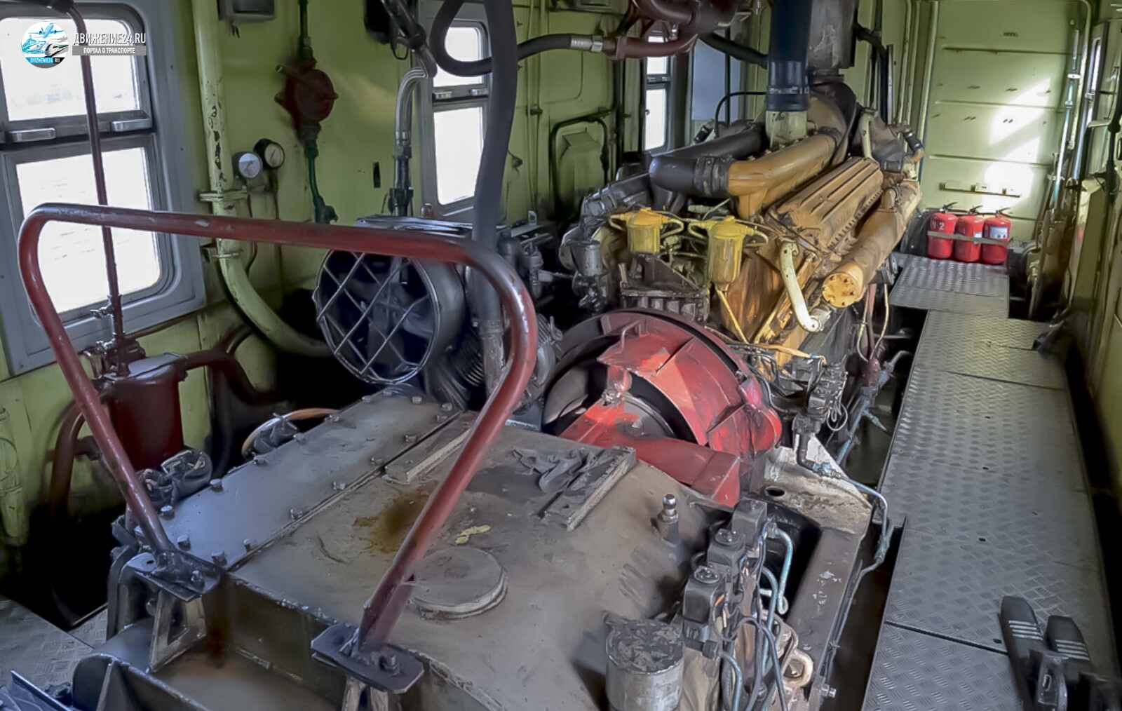 Дизель-поезд ДР1А машинное отделение
