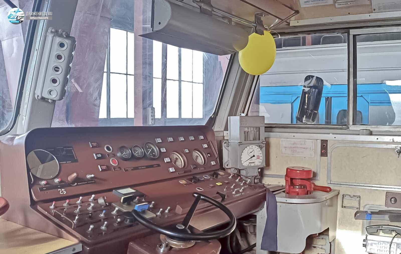 Дизель-поезд ДР1А кабина