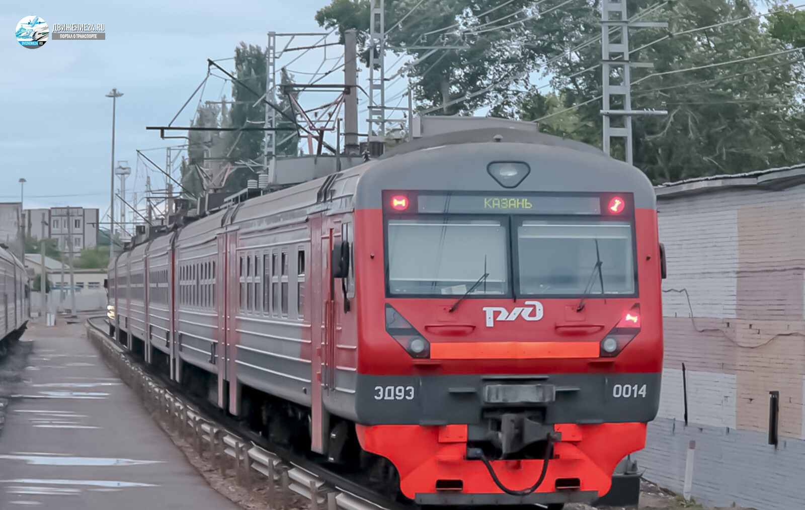 Электропоезд ЭД9Э