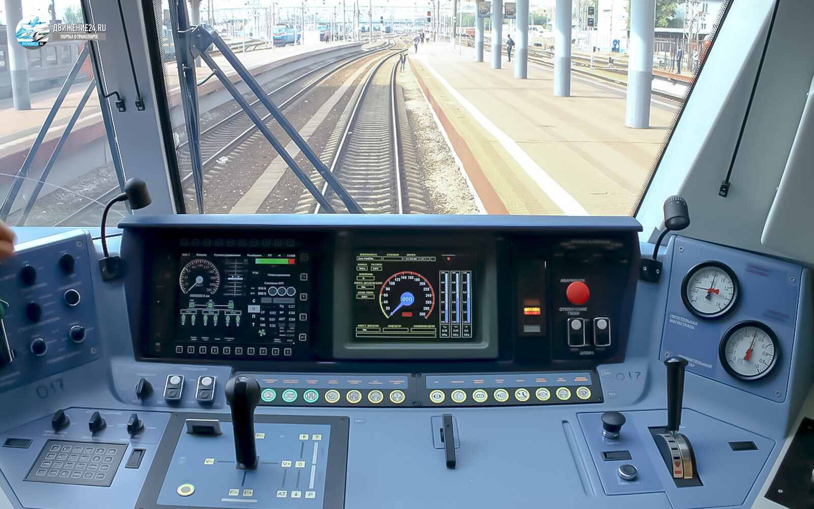 Кабина электровоза ЭП20