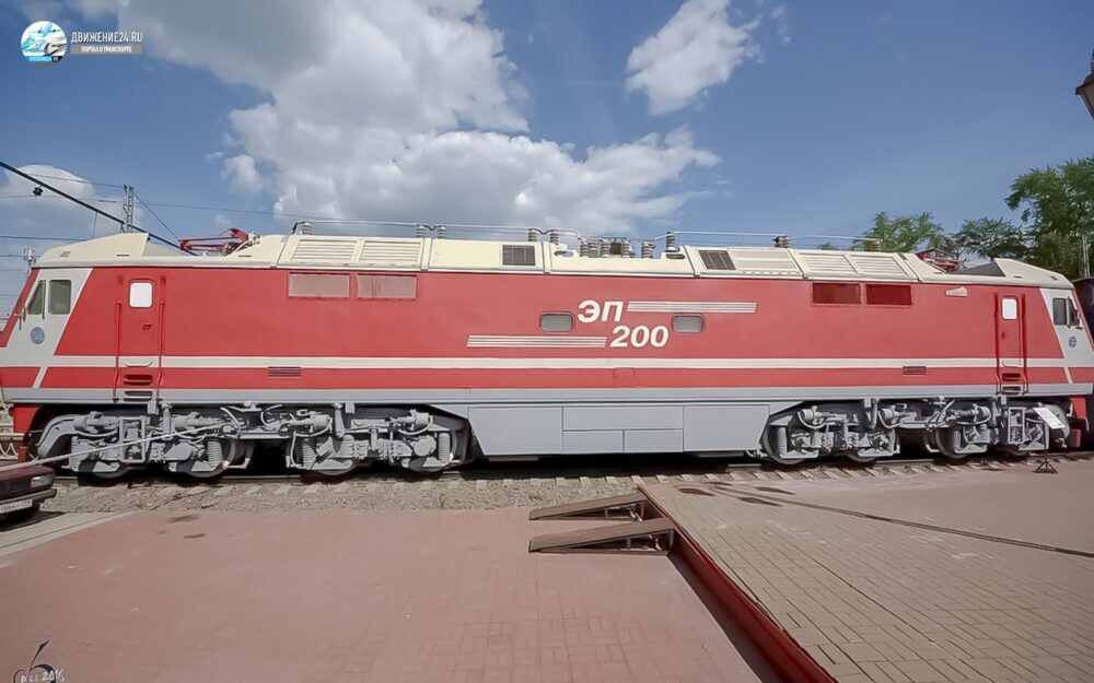 Электровоз ЭП200