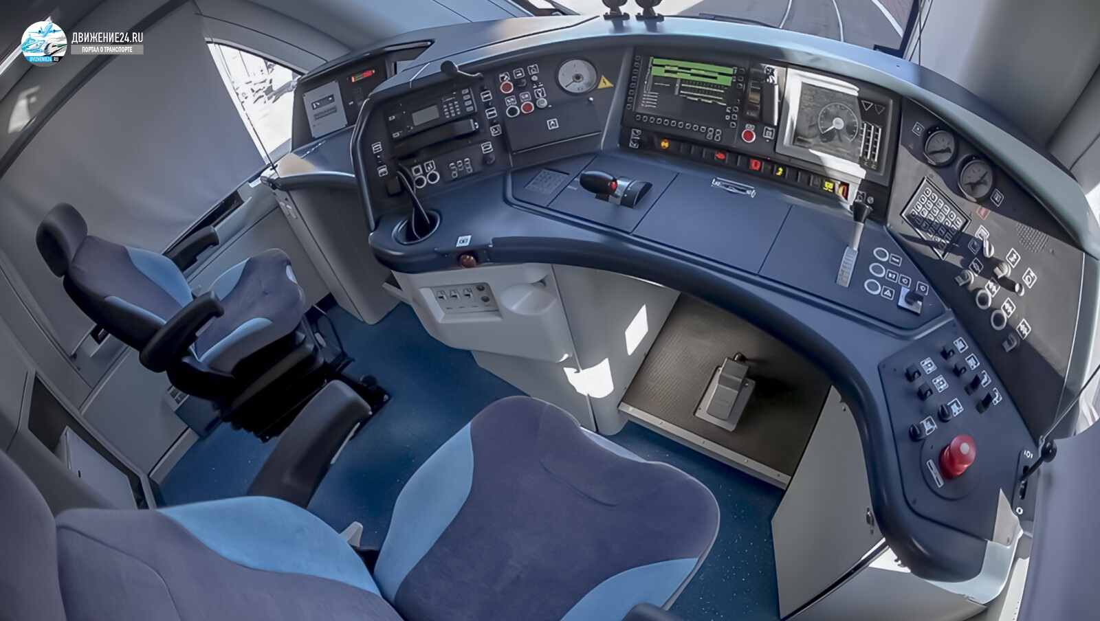 Электропоезд ЭП2Д кабина